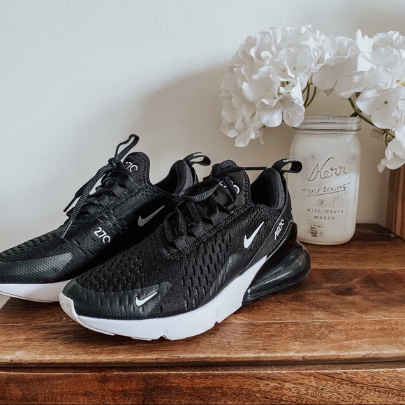 Nike Air Max 270 Black Sneaker - Picture 3 of 9